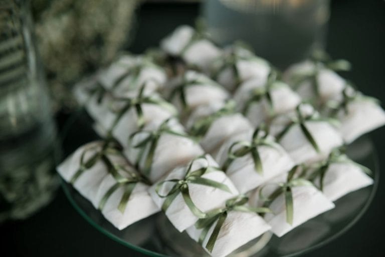 4 Wedding Favors Guests Actually Want (No-Waste Guide)